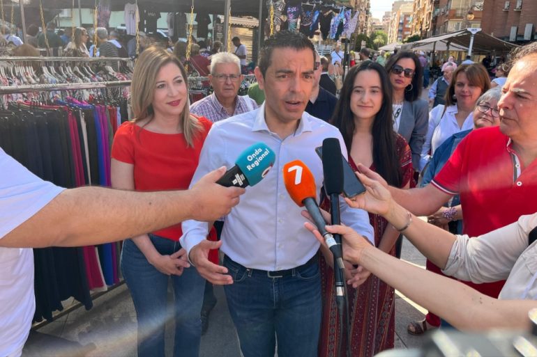 35e3240b 83ea 4bce 8b06 076fc81ab639 bike with yellow wall min 3