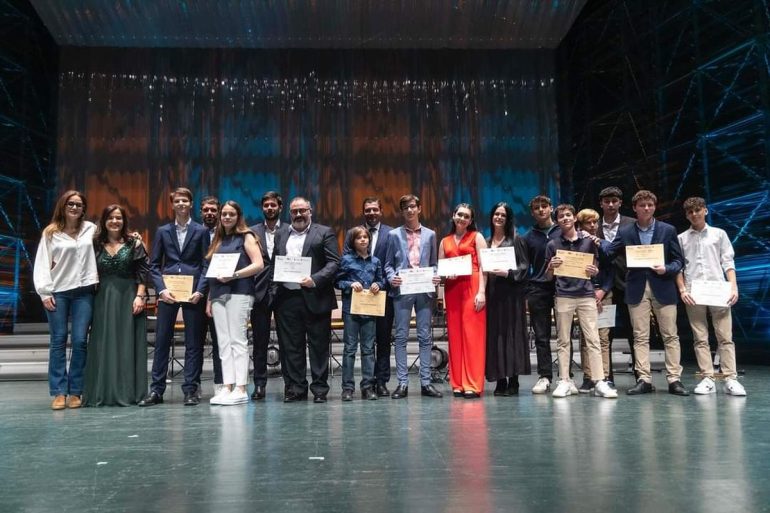 principal entrecuerdas y metales